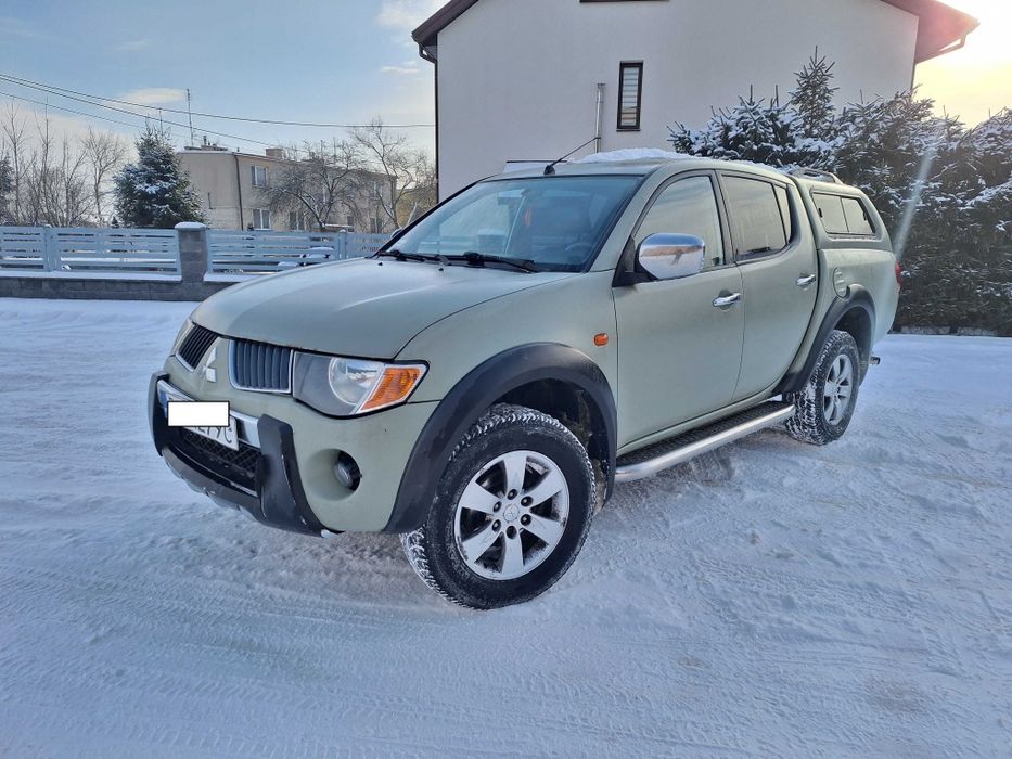Продам Mitsubishi L200 2,5 Diesel 4x4 2008 рік випуску автомобіль в у чудовому відміному стані на повному бойовому ходу двигун коробка та ходова частина все справне авто після повного ТО було замінено всі расходники автівка вкладення не вимагає стан дійсно достойний можливо рассрочка для наших героїв
