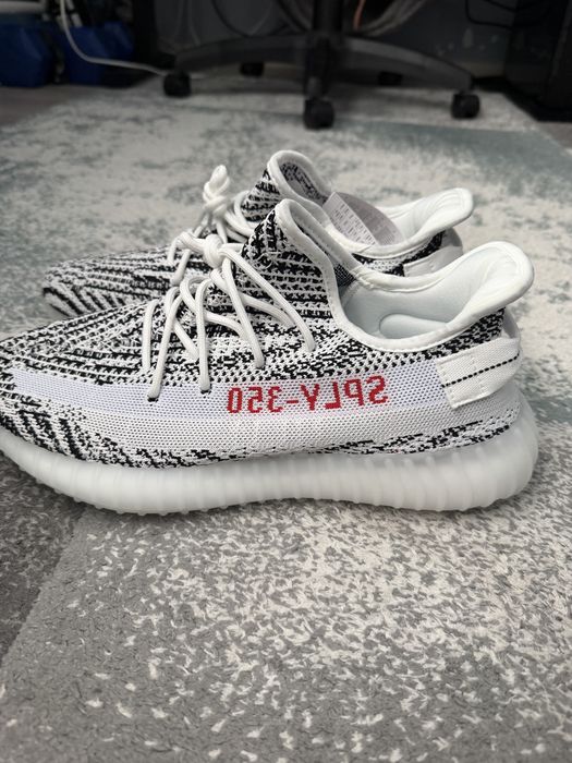 Yeezy Boost 350 V2 Zebra
