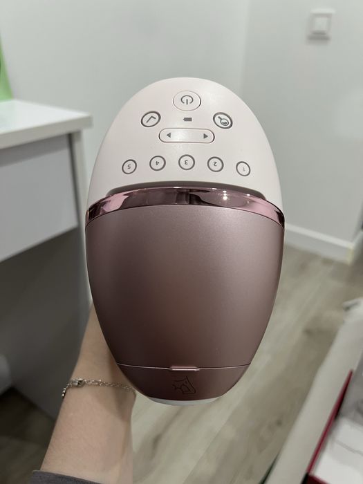 Фотооэпилятор Philips Lumea 9900