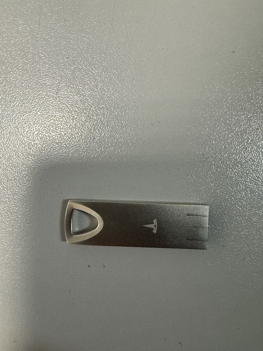 Оригінальна флешка Tesla 128 Gb