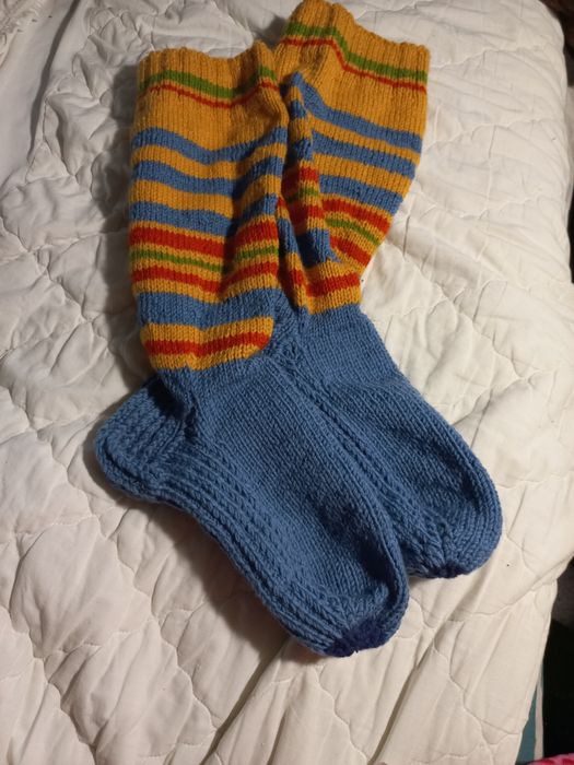 Одяг.Теплые высокие гольфы до колен.