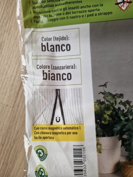 Rede mosquiteira branca com íman