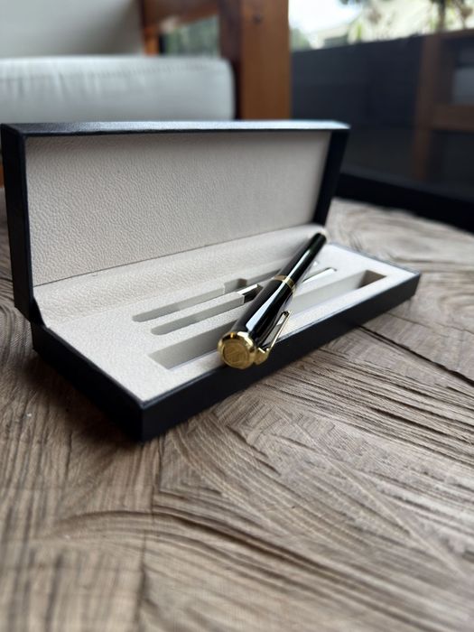 Caneta Premium com carga extra e estojo, ideal para presentes e brinde