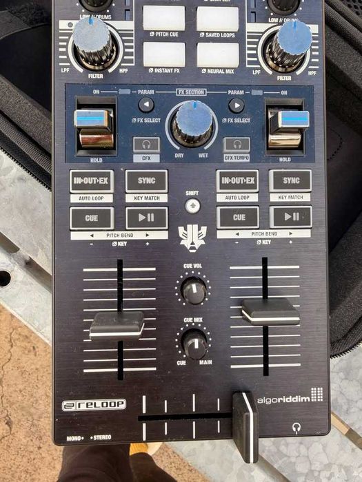 Reloop Mixtour Pro - Portable 4-Deck DJ Controller