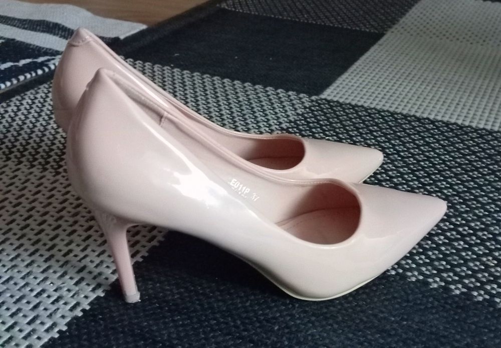 Damskie buty na obcasie 37