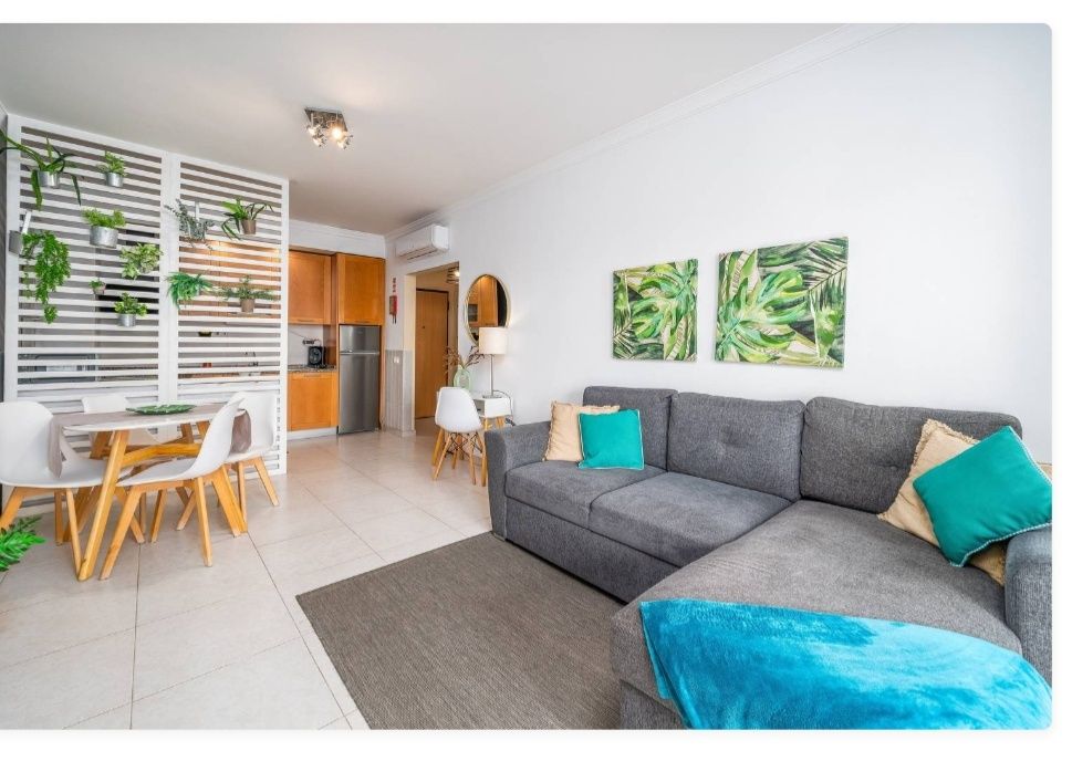 T1 com piscina e ar condicionado