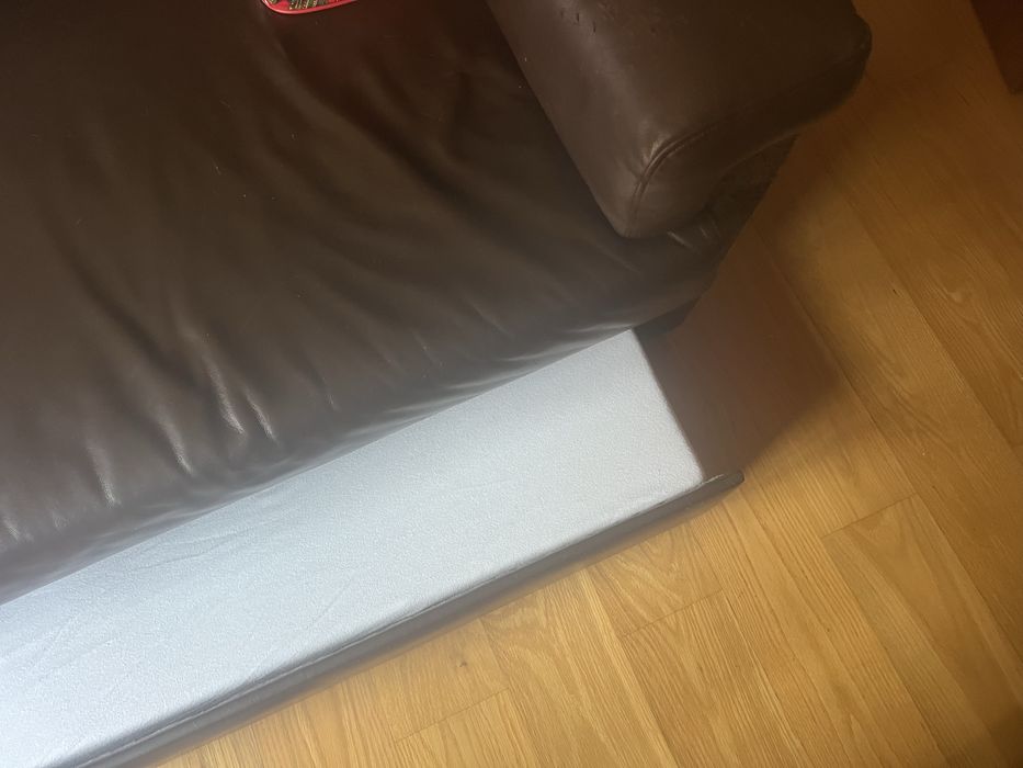 Sofa cama em pele castanho