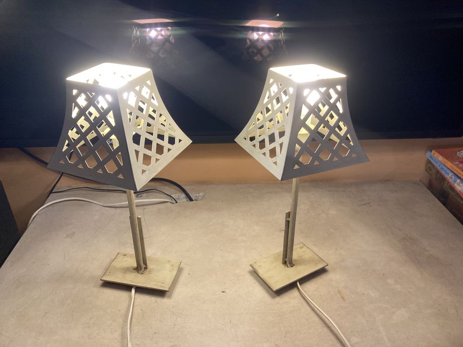 Candeeiros de mesa de cabeçeira em bom estado