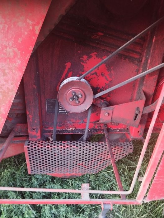 Комбайн Massey Ferguson 440