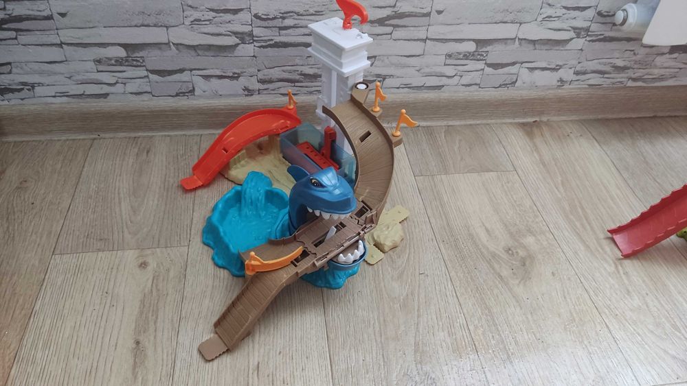 Трек Hot Wheels Охота на акулу