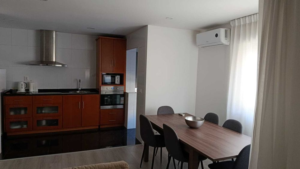 Novo apartamento T2 para alugar no centro de Guimarães (AL)