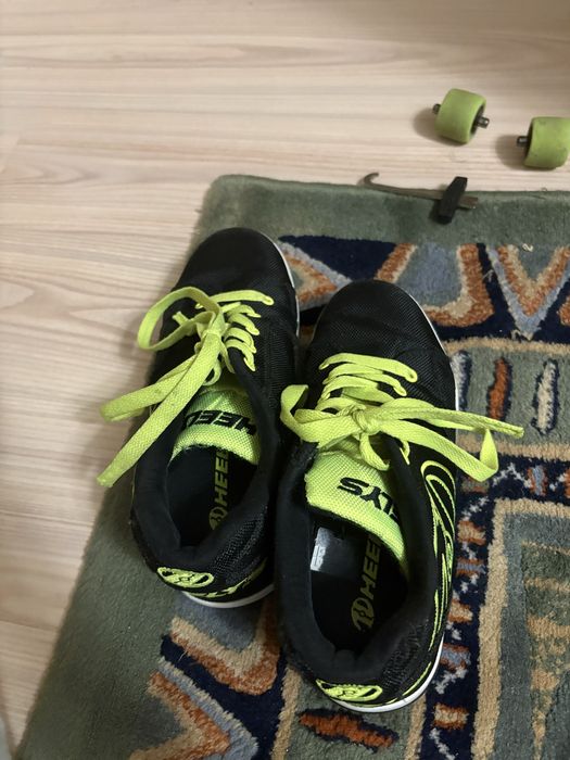 Кеди з колесами Heelys,підійдуть для катання,надійні