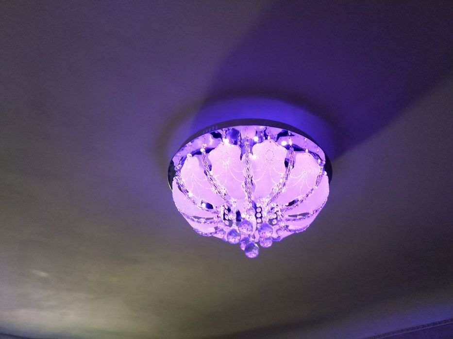 Продам люстру со светодиодной подсветкой