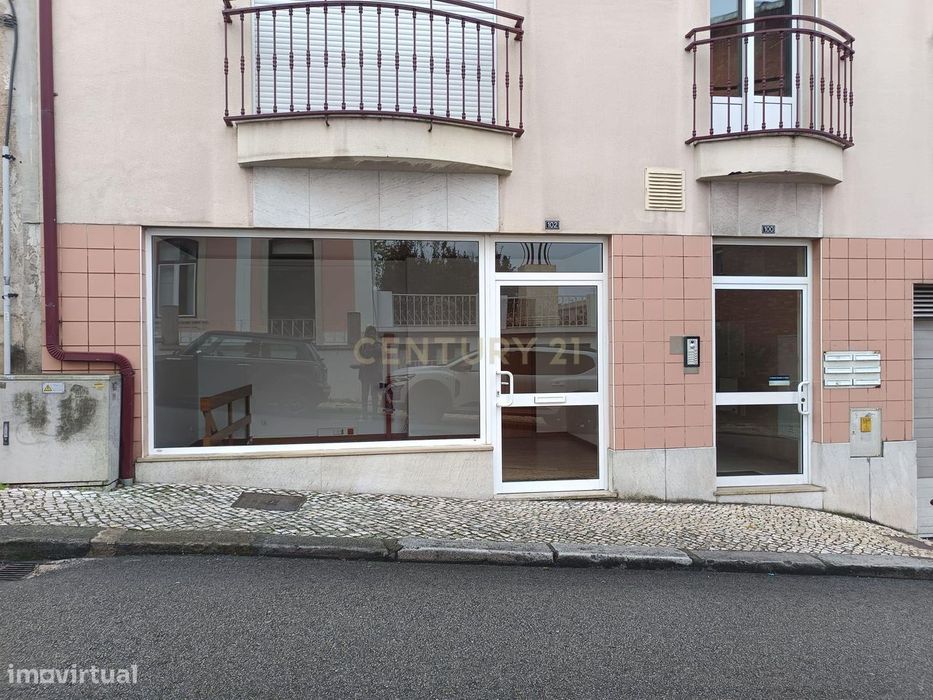 Loja comercial na Rua Antonio José de Almeida em Celas, Coimbra