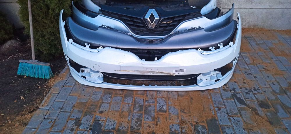 Sprzedam zderzak przedni do Megane III 2015 rok lift