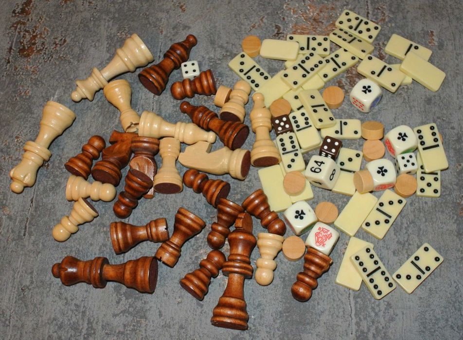 Zestaw do gier - kości, domino i inne