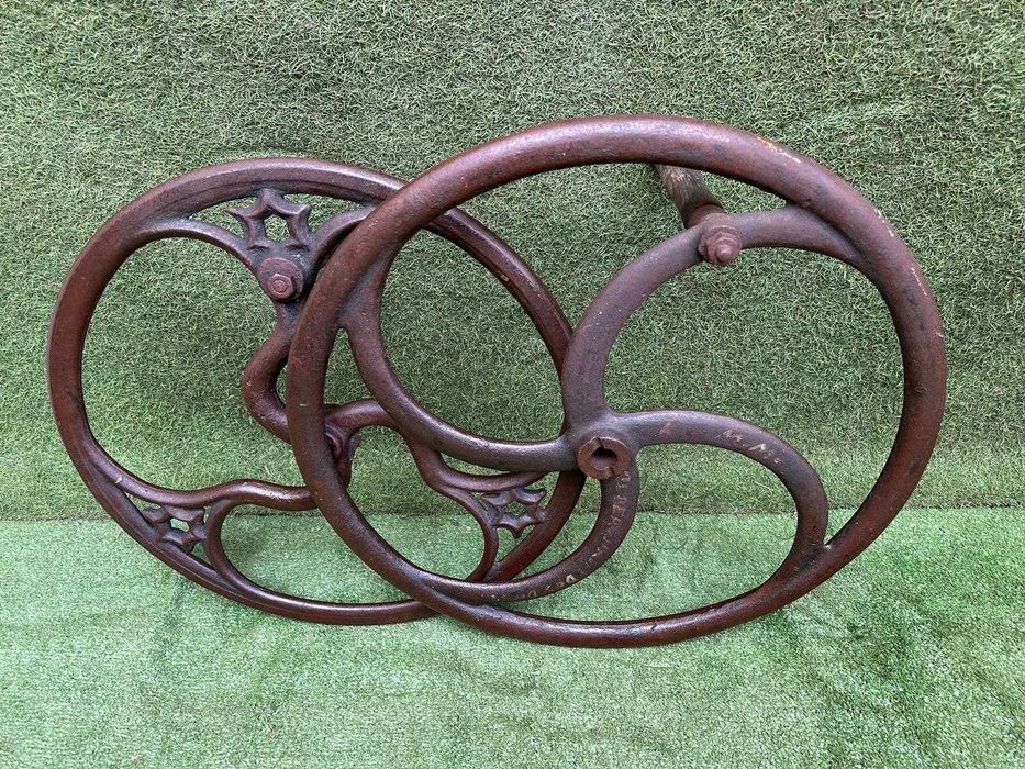 Rodas de engenhos antigas, em ferro maciço