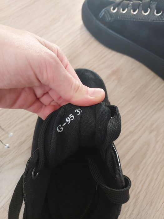 Czarne trampki nieużywane z perełkami damskie