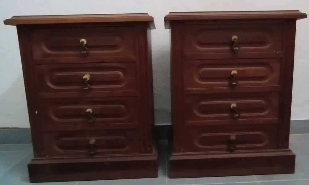 mesinhas de cabeceira com 4 gavetas e comoda 4 gavet.,em madera macica