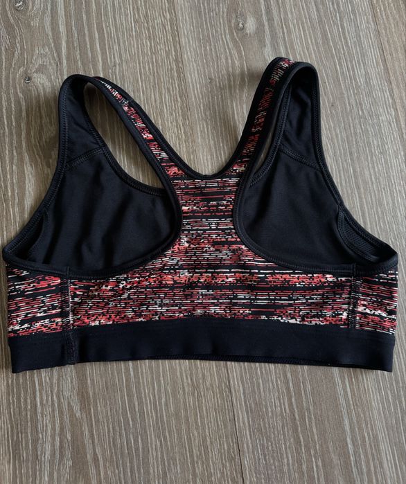 Спортивний топ Nike