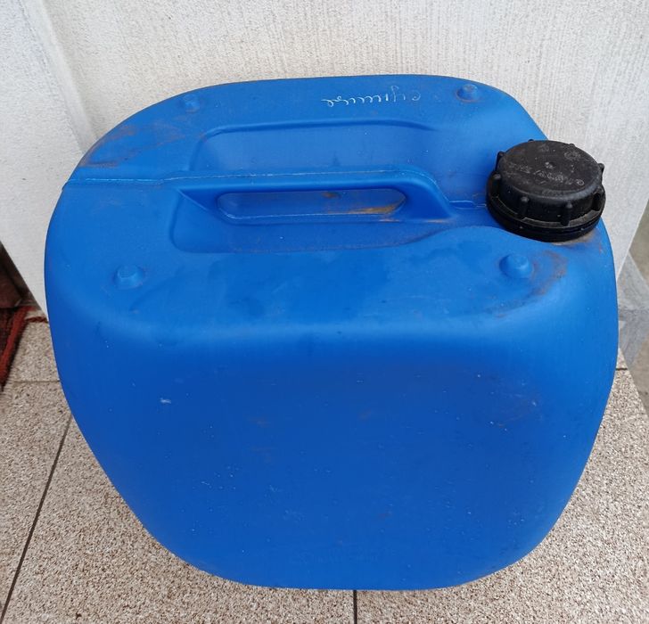 Каністри пластикові 25 літрів