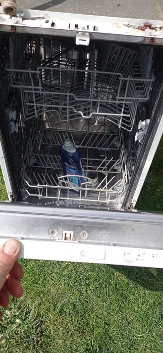 Посудомиюча машина.