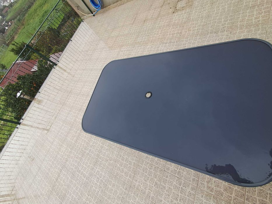 Conjunto mesa de jardim com guarda sol