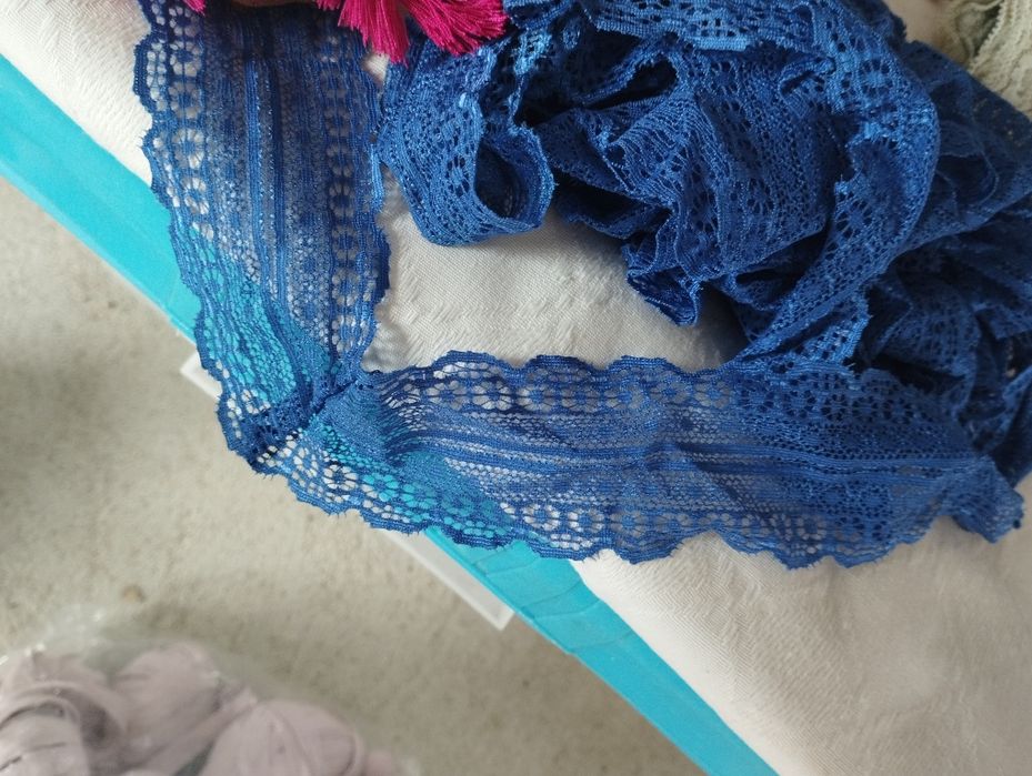 Rendas e fitas várias