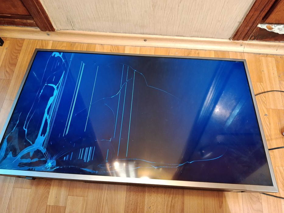Телевізор 40" 4K KIVI 40UR50GU Smart TV робочий,бита матрица,на запчастини,робоча підсвітка