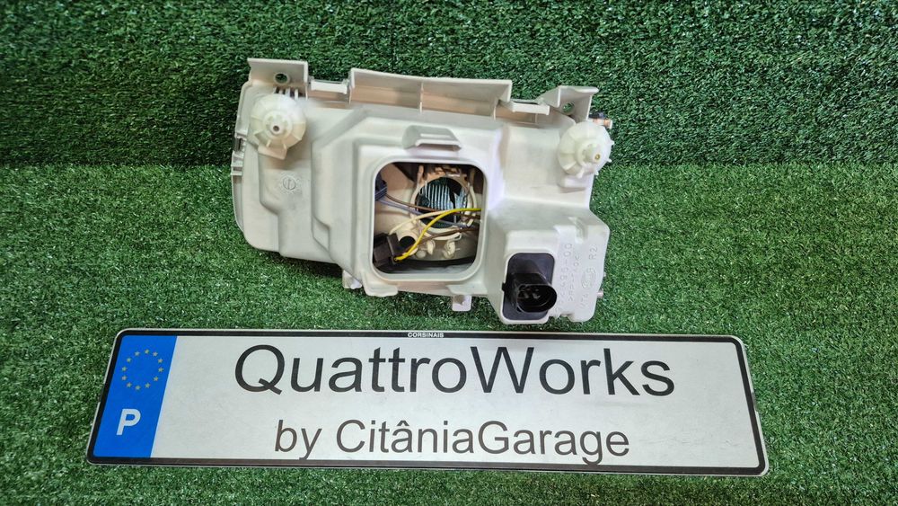 Otica Farol Direito Volkswagen Polo 6N1 1994 a 1999 Ref. 1AF962.489-141 HELLA NOVO