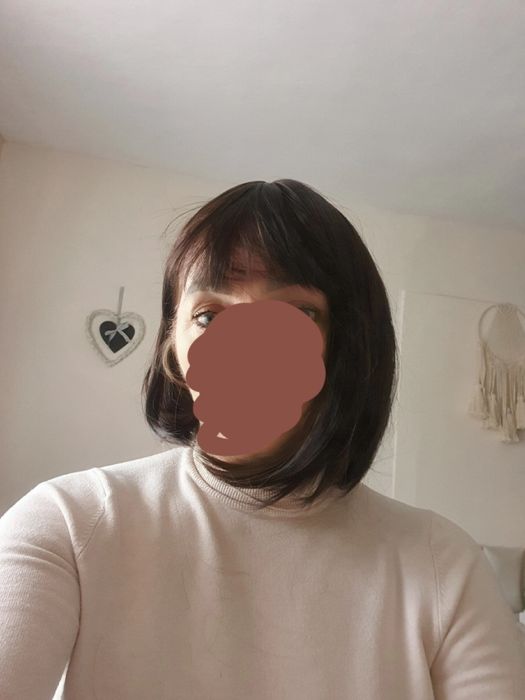 Peruka w kolorze ciemny brąz