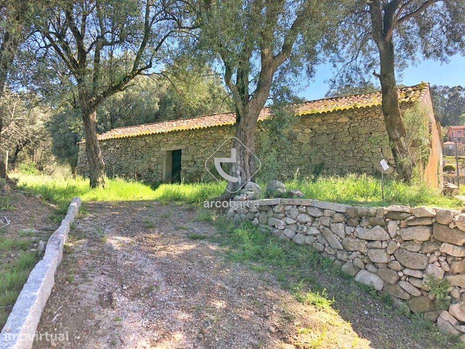Casa em Pedra para recuperar, na Freguesia de Vilela, Arcos de Valdeve