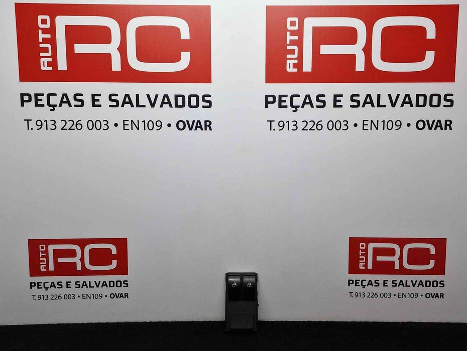 Comando / Botão / Interruptor Vidros Frente Esquerdo 13607A030 - FIAT GRANDE PUNTO