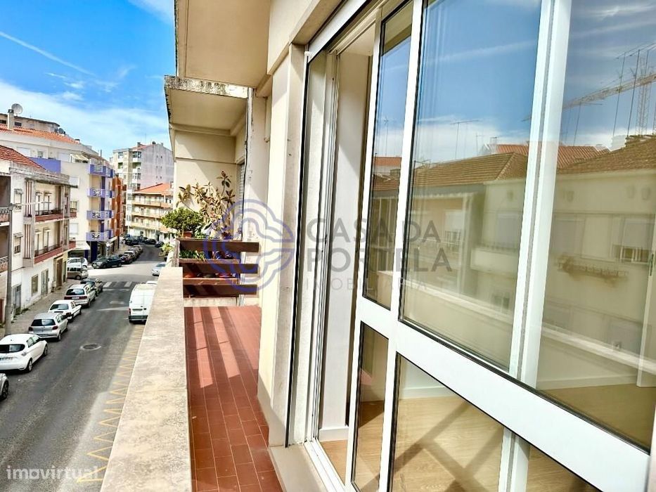 T3 com varanda no centro