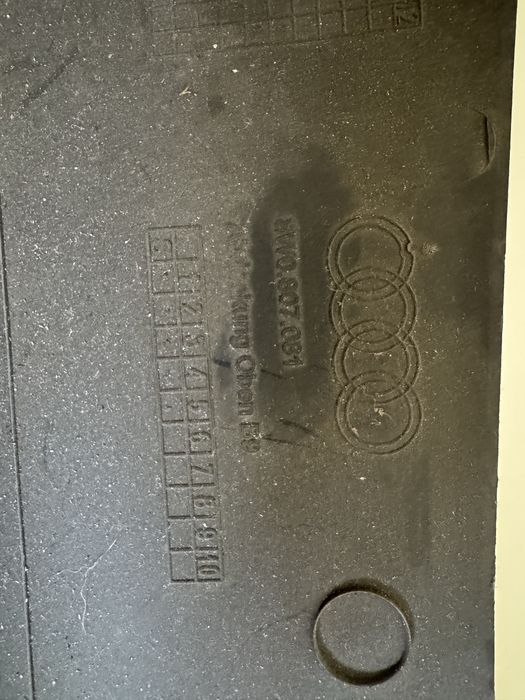 Накладка замка капота audi a4 b9 8w0807081