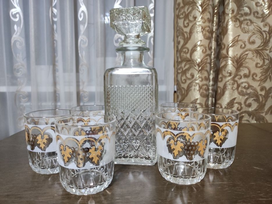 Продам графин и 6 стаканов
