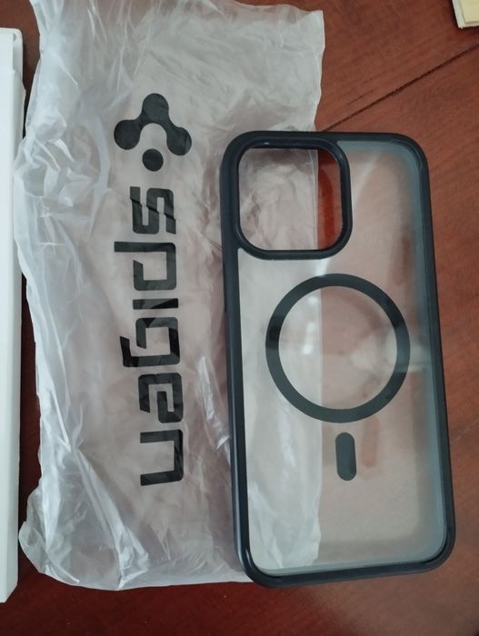 Capa spigen iPhone 15 pro max