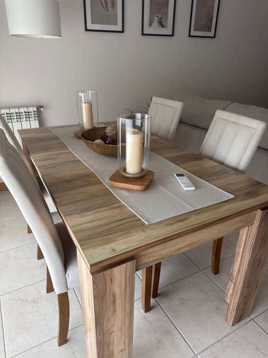 Conjunto mesa e cadeiras
