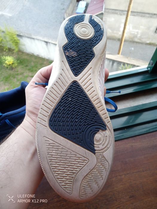 Chuteira futsal azul Tam 38 em ótimo estado de conservação