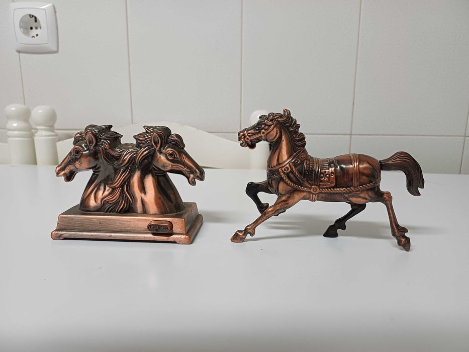 Isqueiros em forma de cavalo em metal 2 unidades