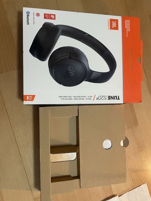 Fones JBL pretos
