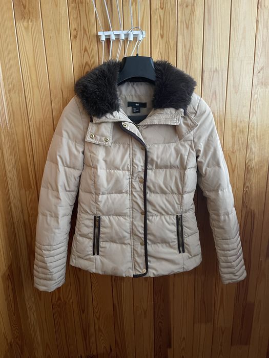 Жіноча куртка з комірцем