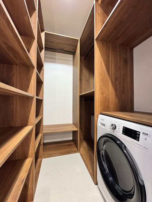 Продаж 2 кім квартири в Центрі з євроремонтом.Під програми  можна