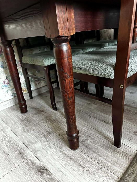 Stół z kompletem 8 krzeseł