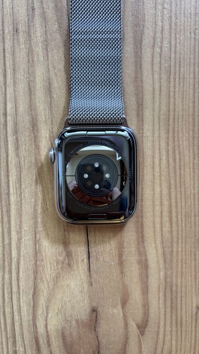 Apple Watch Series 8 GPS + Cellular aço inoxidável