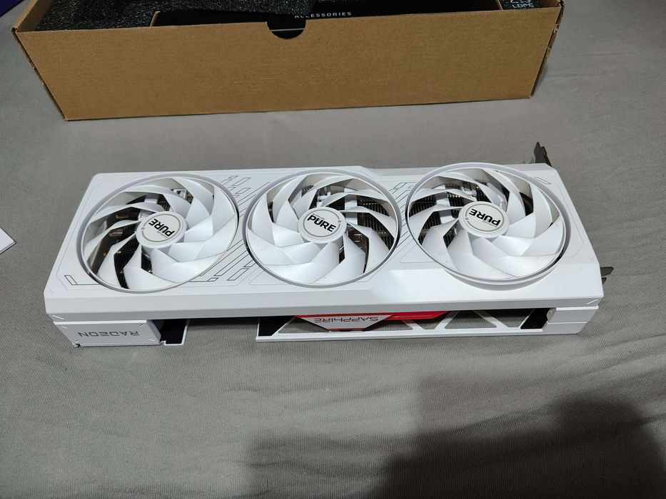 Sapphire 7800 XT Pure