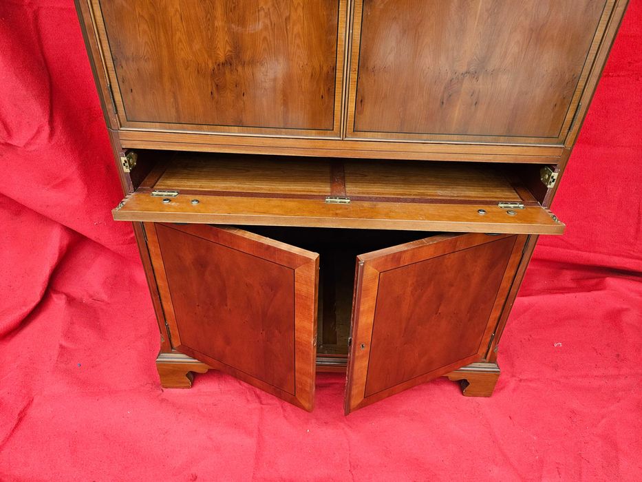 Móvel para televisão fechado