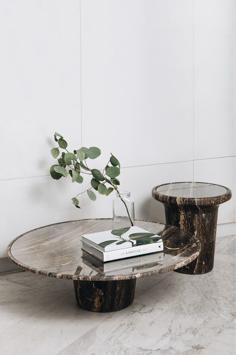 Mesas e moveis em palete e marmore