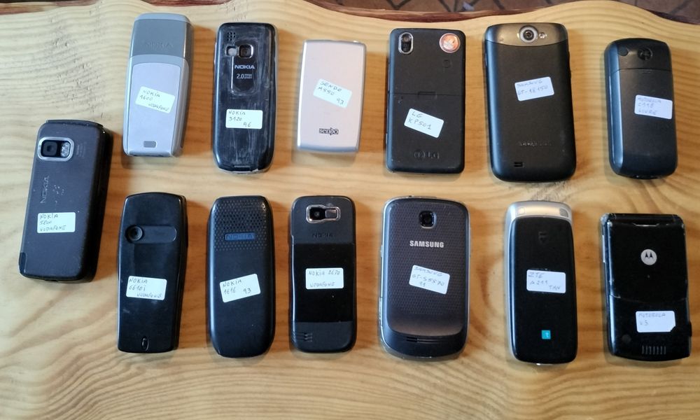 Lote de telemóveis a funcionar