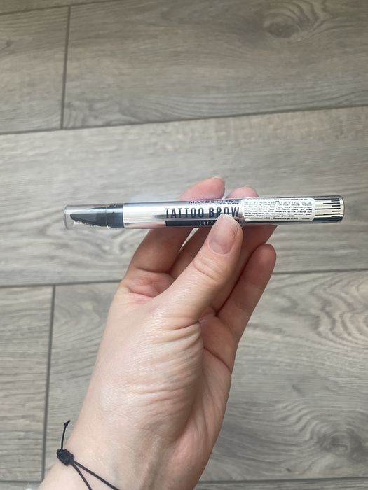 Моделювальний віск для брів у форматі стіка Maybelline New York Tattoo Brow